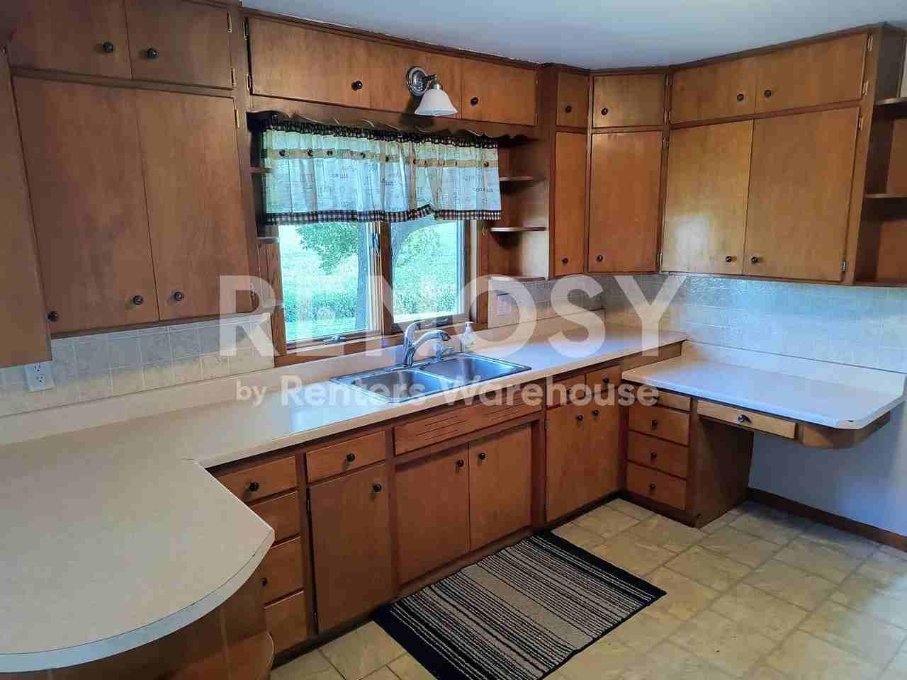 18620 Highway 7 - Photo 4 of 28