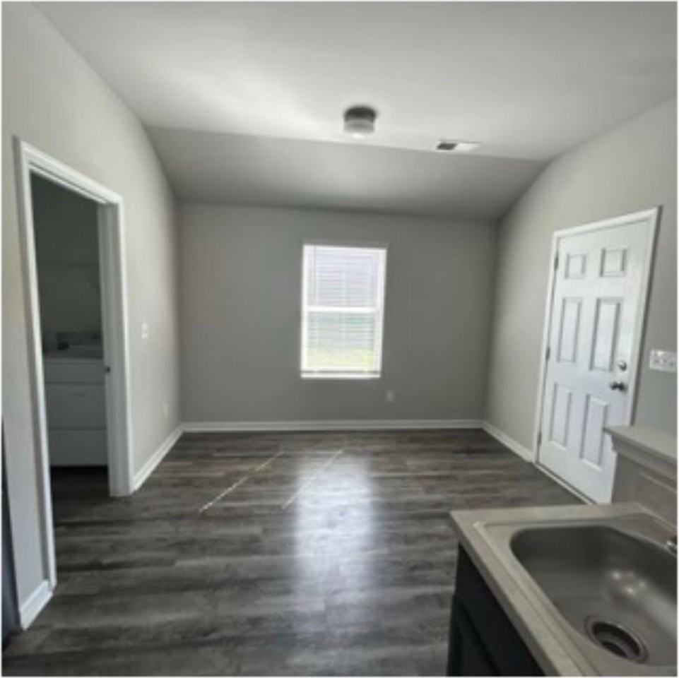 441 Woodland Trl - Photo 3 of 5