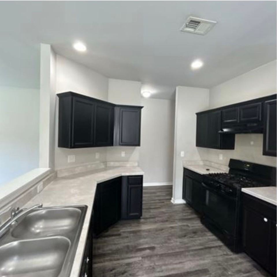 441 Woodland Trl - Photo 4 of 5