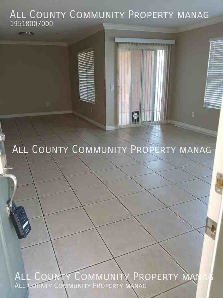 1132 N Broadway #11
