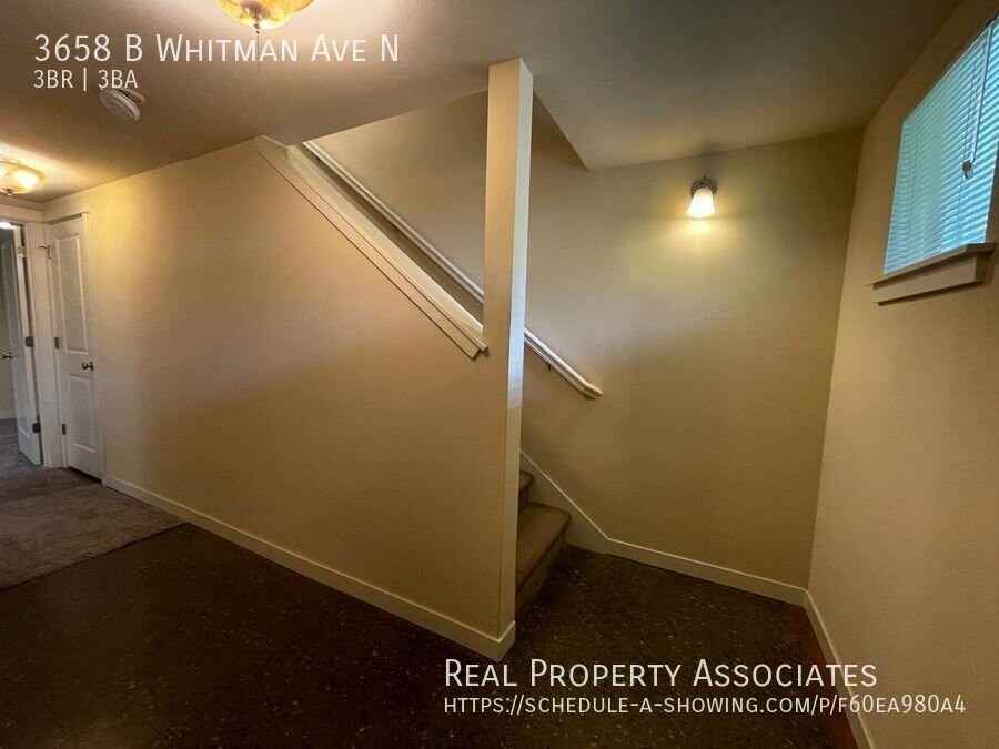 3658 Whitman Ave N Apt B - Photo 3 of 14