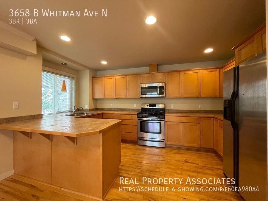 3658 Whitman Ave N Apt B - Photo 5 of 14