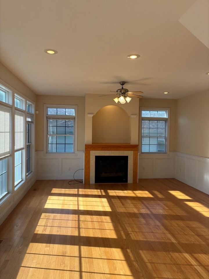 929 S Fenbrook Ct - Photo 4 of 41