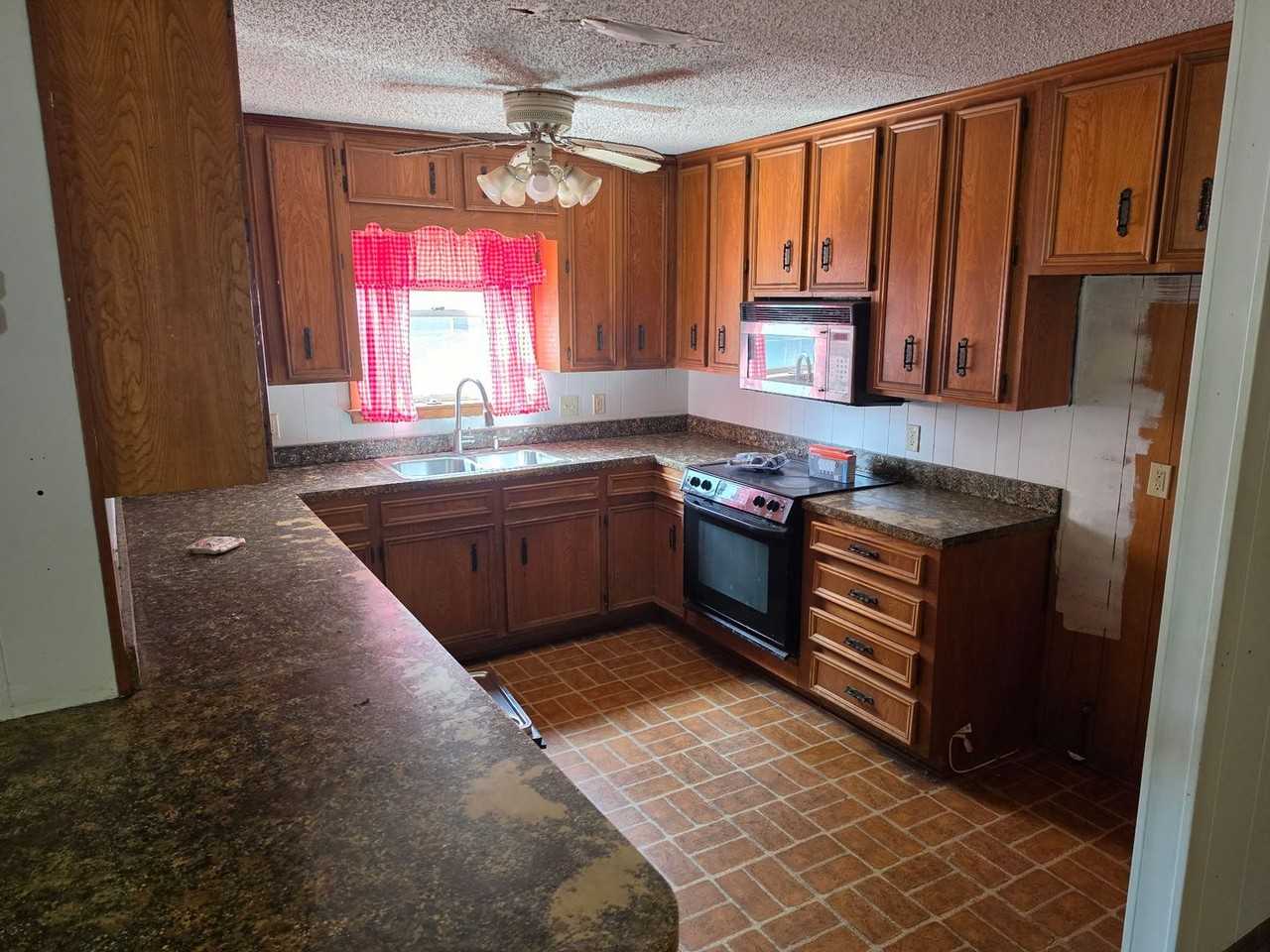 927 E Hopkins St - Photo 3 of 10
