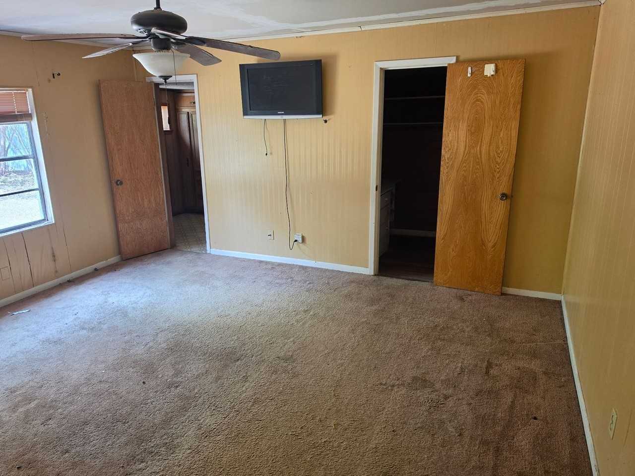 927 E Hopkins St - Photo 4 of 10