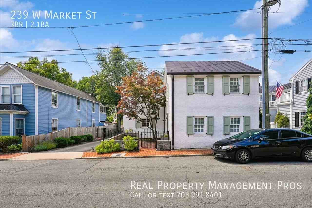 239 W Market St - Photo 2 of 50