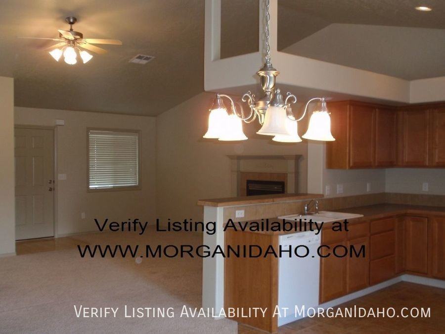 1621 W Streamside Ave - Photo 3 of 12