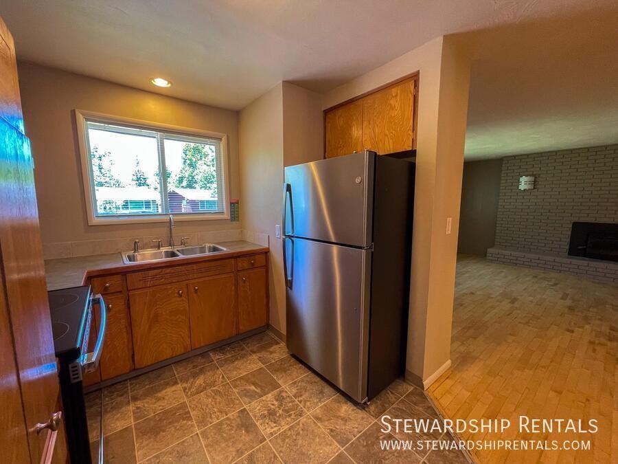 2120 W 18th Ave - Photo 4 of 17