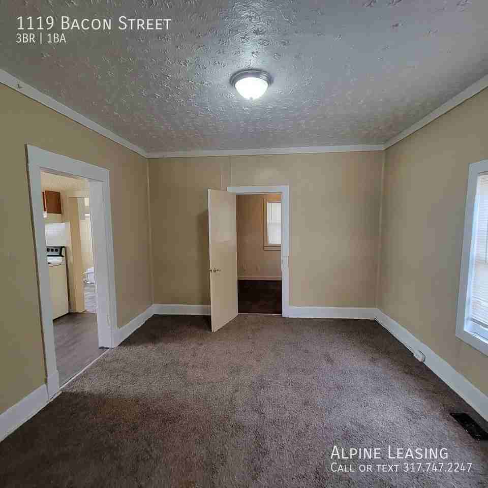 1119 Bacon St - Photo 6 of 9