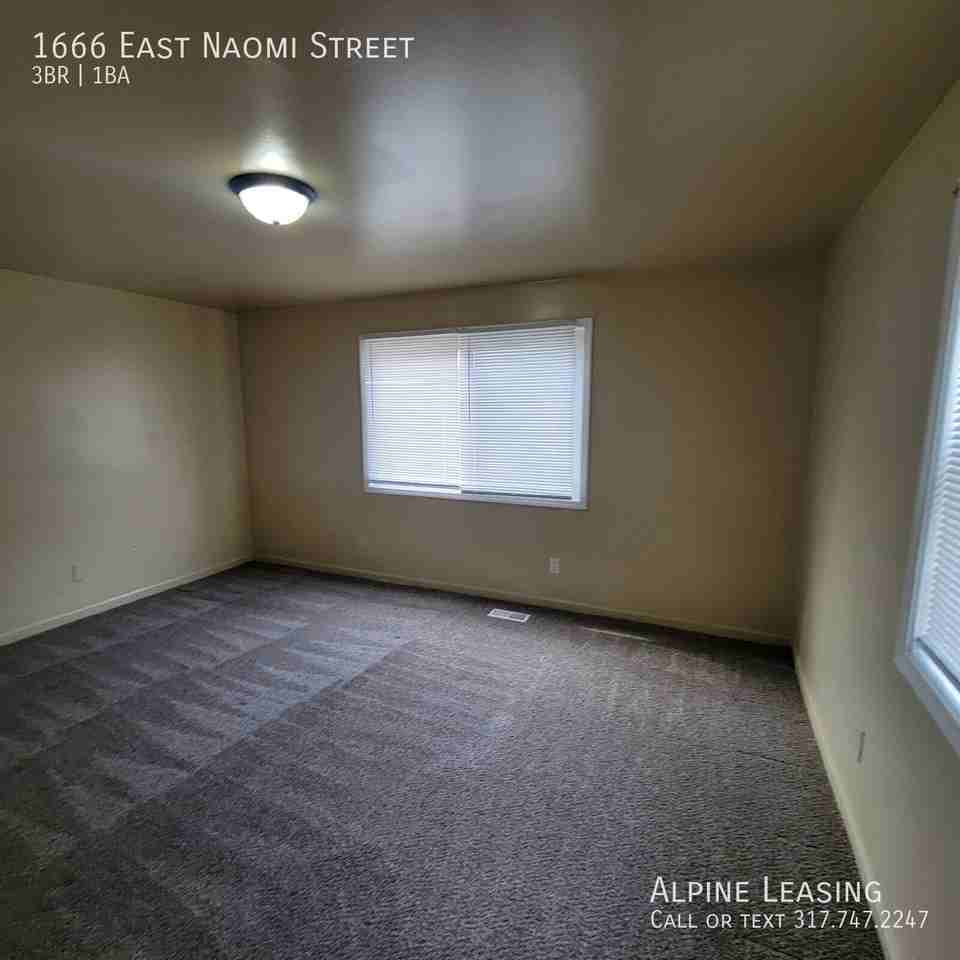 1666 E Naomi St - Photo 2 of 8
