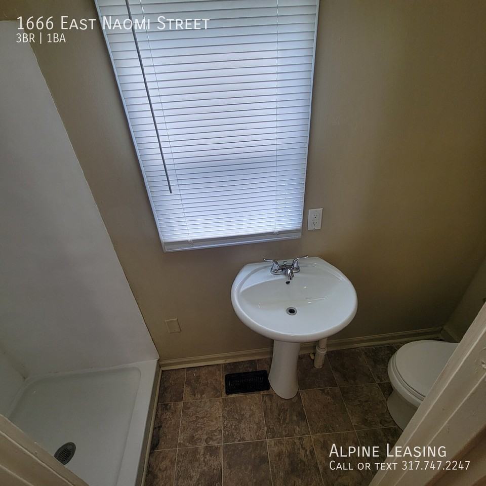 1666 E Naomi St - Photo 3 of 8
