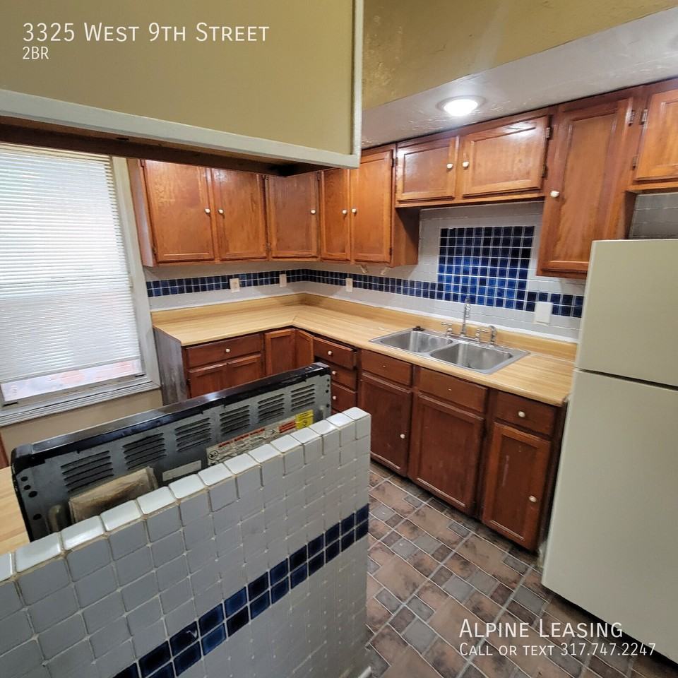 3325 W 9th St - Photo 5 of 8
