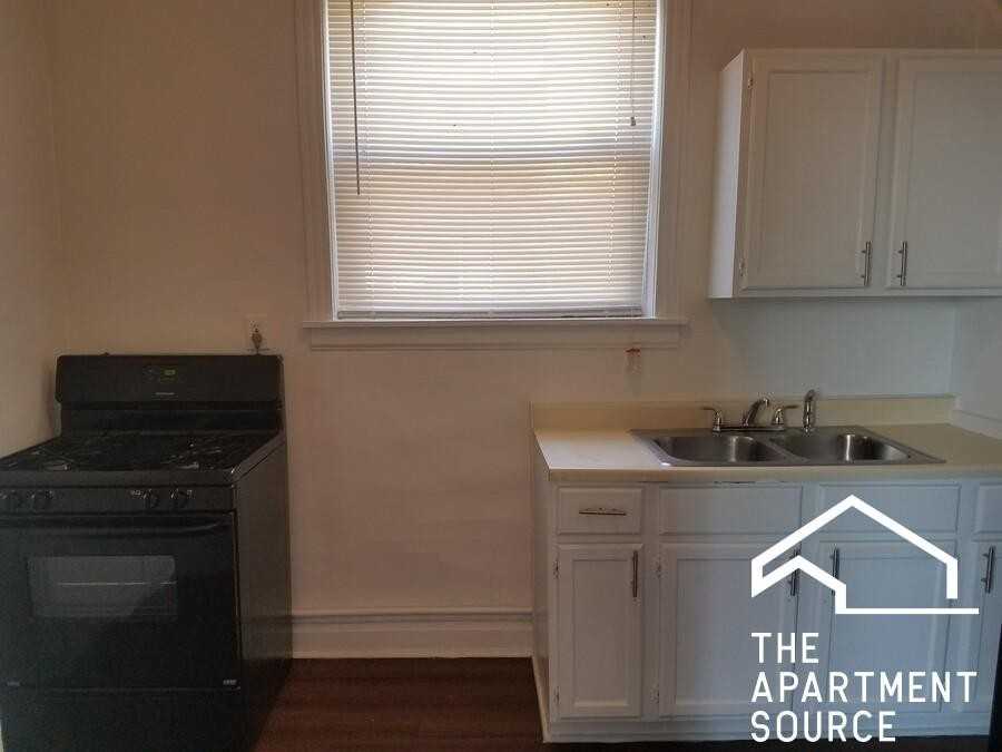2404 W 63rd St #2C - Photo 4 of 7