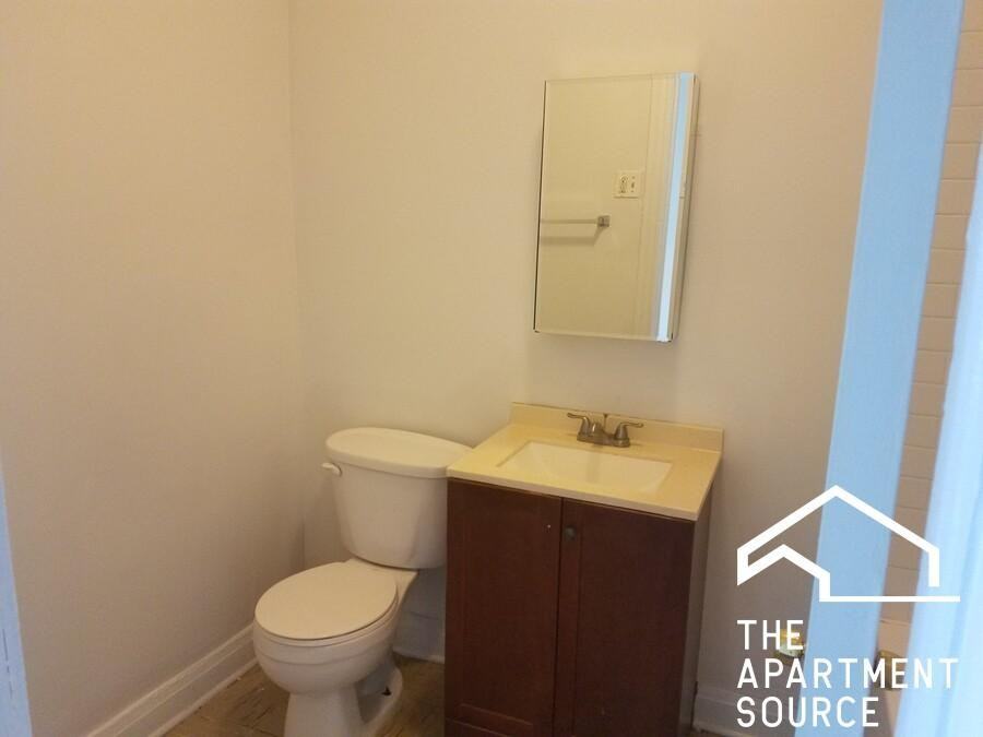 2404 W 63rd St #2C - Photo 7 of 7