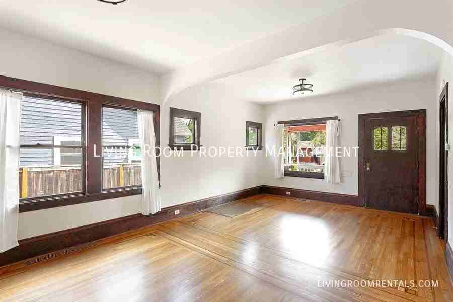 6813 N Michigan Ave - Photo 2 of 15
