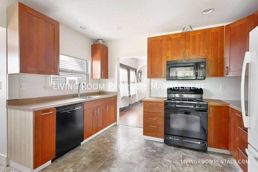 6813 N Michigan Ave - Photo 4 of 15