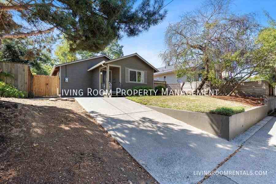 1318 Ne Rosa Parks Way - Photo 3 of 25