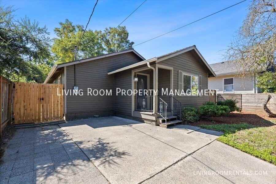 1318 Ne Rosa Parks Way - Photo 2 of 25
