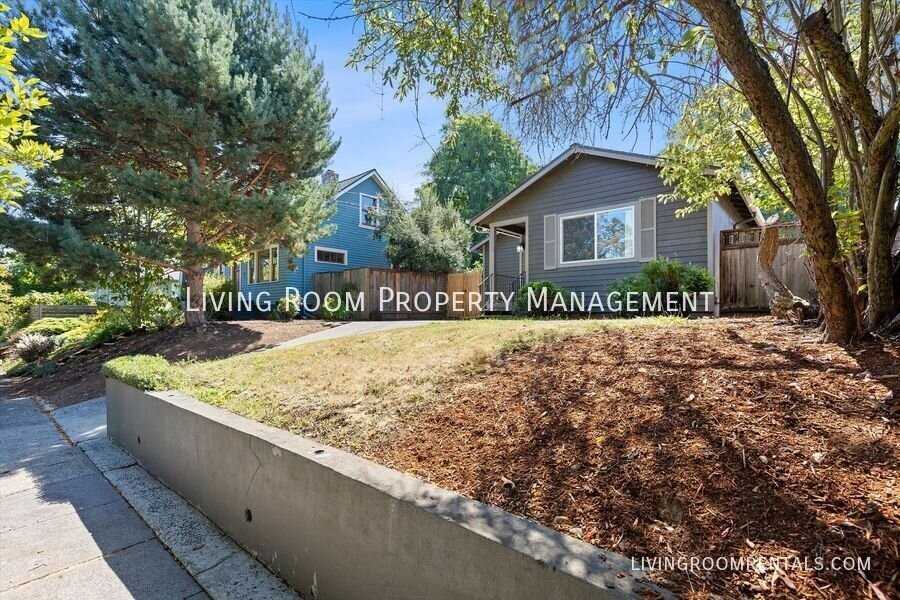 1318 Ne Rosa Parks Way - Photo 4 of 25