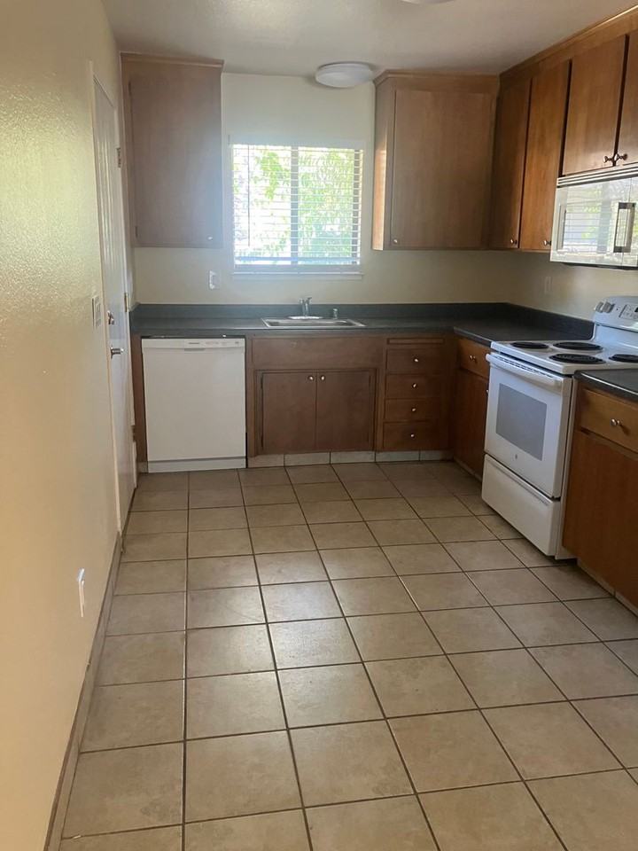 5251 Glide Drive - Photo 5 of 18