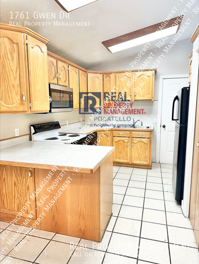 1761 Gwen Dr - Photo 3 of 29