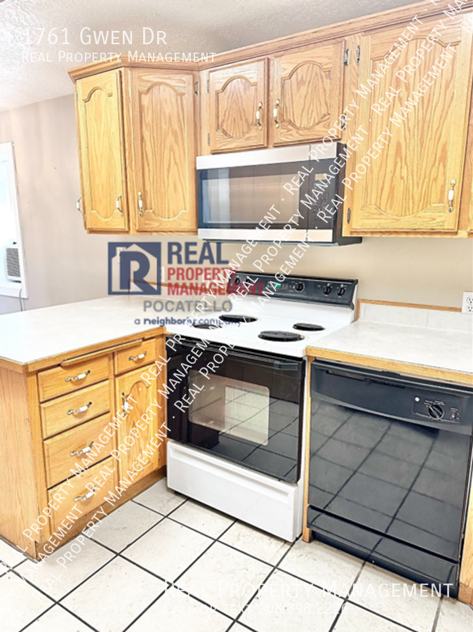 1761 Gwen Dr - Photo 5 of 29