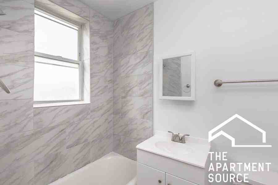 5011 W Cermak Rd #8 - Photo 4 of 7