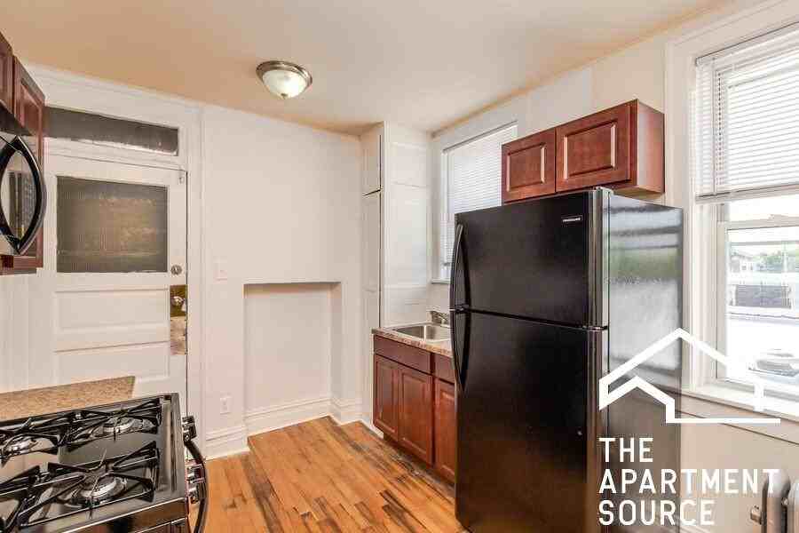 5011 W Cermak Rd #8 - Photo 5 of 7