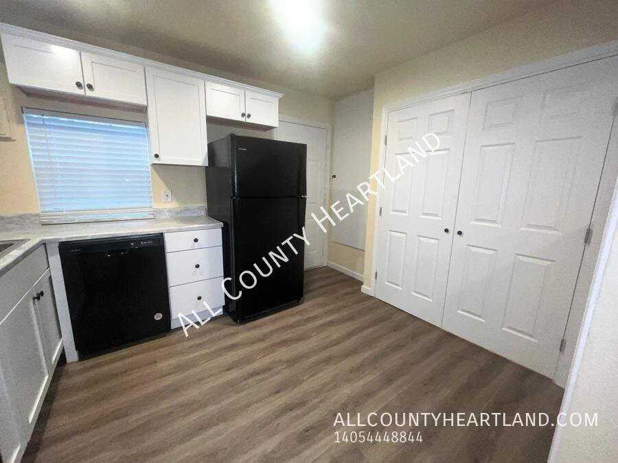 713 N Cockrel Ave - Photo 6 of 17