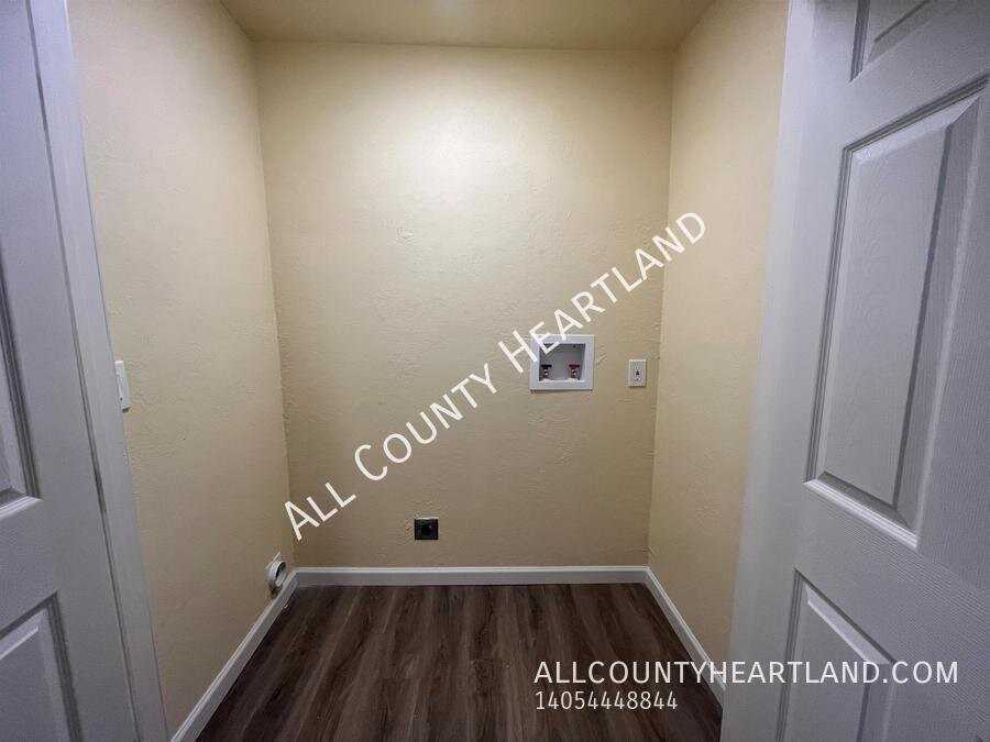 713 N Cockrel Ave - Photo 7 of 17