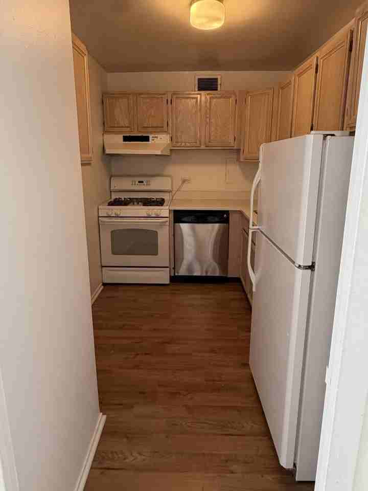 1400 E 55th Pl - Photo 3 of 11