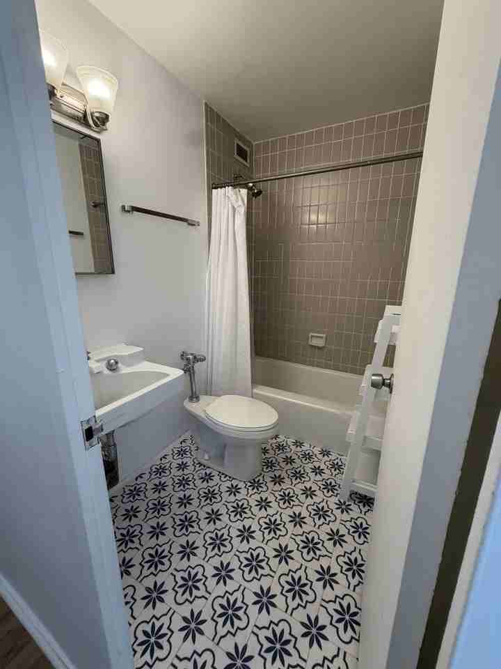 1400 E 55th Pl - Photo 7 of 11
