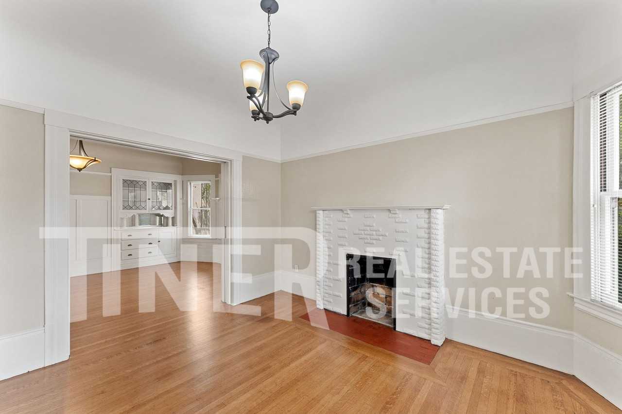 2726 H St - Photo 2 of 25