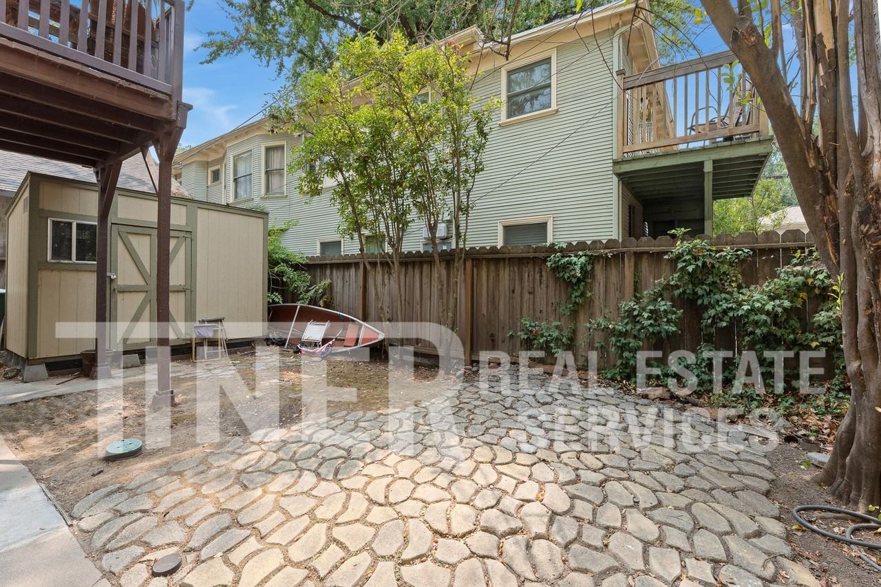 2726 H St - Photo 4 of 25