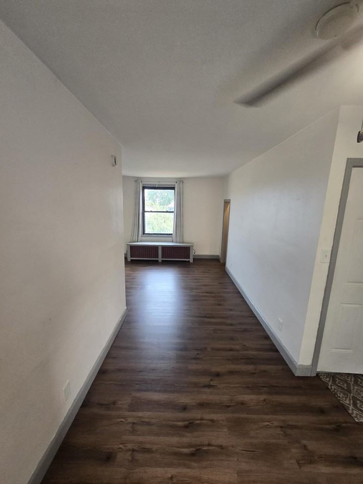 604 7th St S #2 - Photo 6 of 28