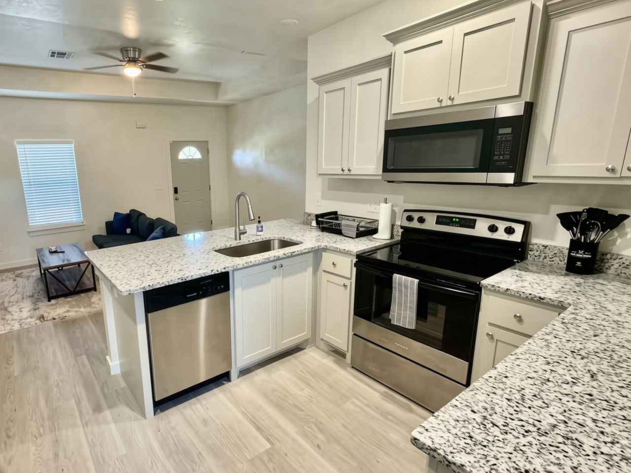 1515 Sw Georgia Ave - Photo 2 of 11