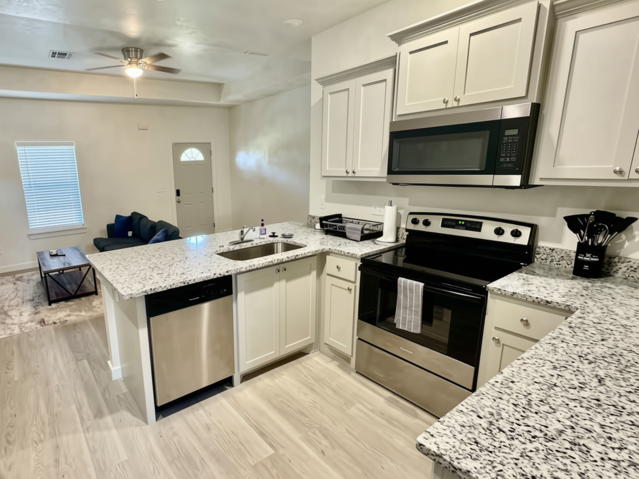 1515 Sw Georgia Ave - Photo 3 of 11