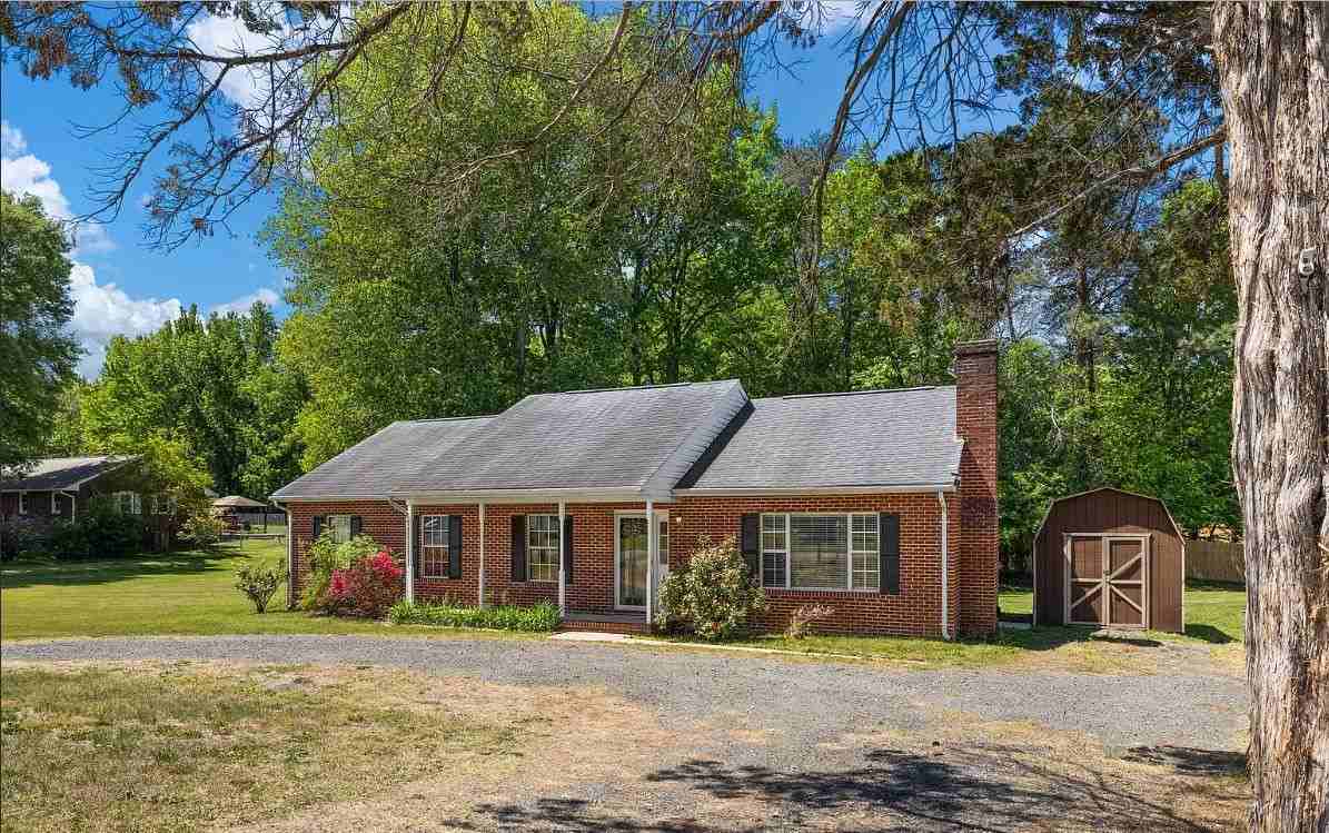 4 Swan Dr - Photo 2 of 29