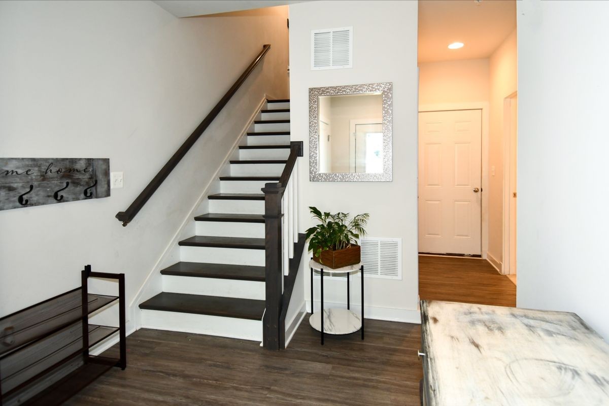 1412 Becknel Ave - Photo 2 of 11