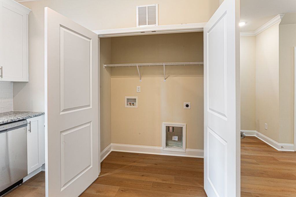 1652 MacIntosh Drive, Unit 1652 - Photo 6 of 10