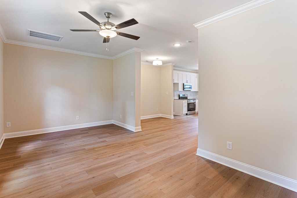 1652 MacIntosh Drive, Unit 1652 - Photo 7 of 10