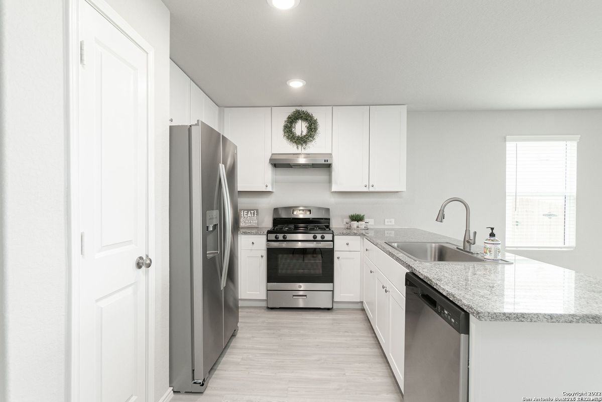 5352 Forbs Ln - Photo 3 of 34