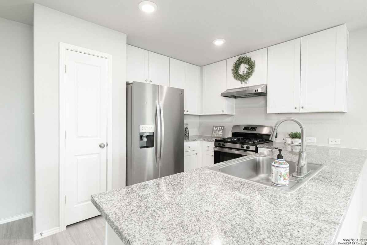 5352 Forbs Ln - Photo 4 of 34