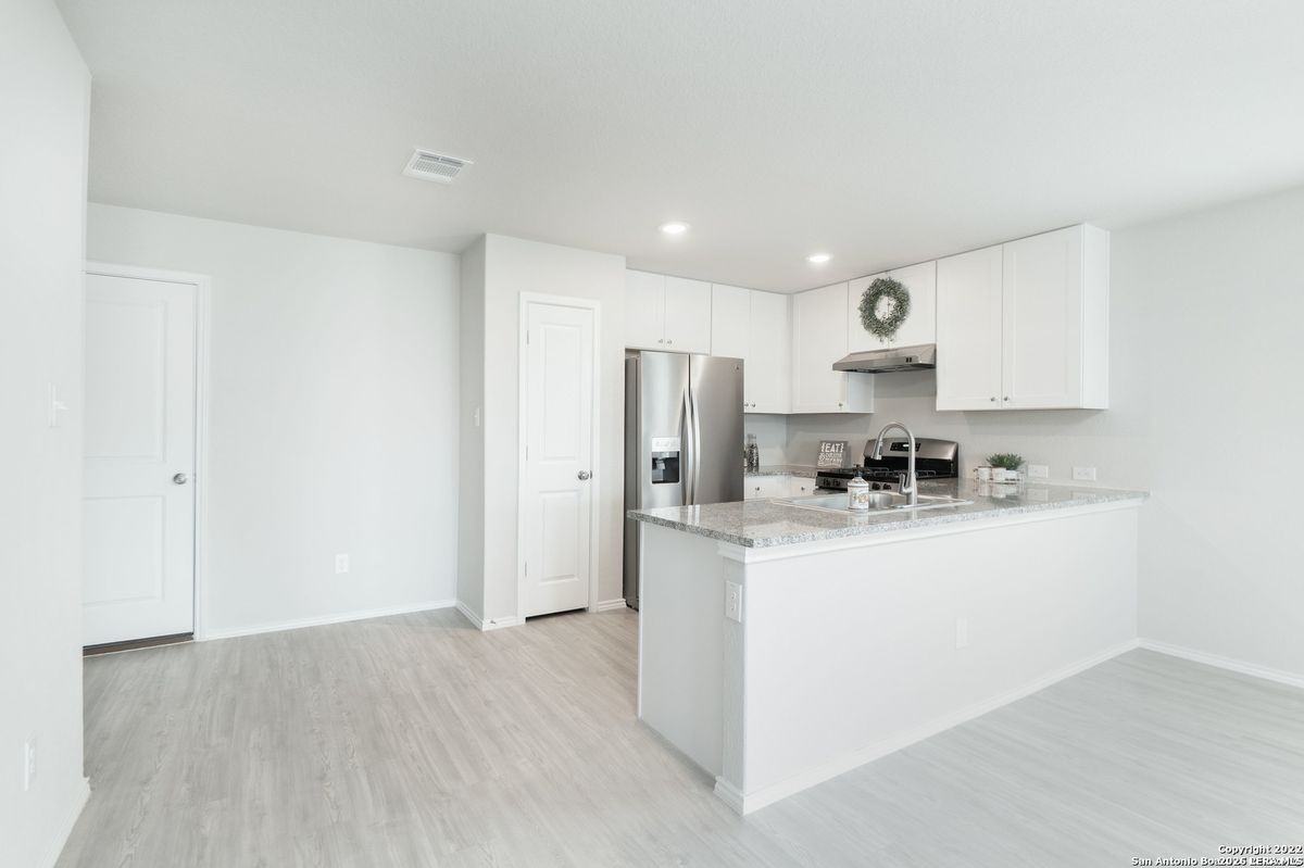 5352 Forbs Ln - Photo 5 of 34