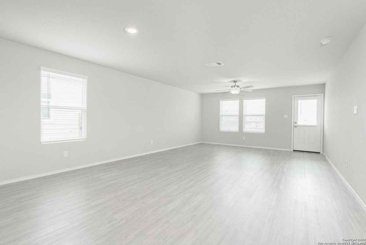 5352 Forbs Ln - Photo 7 of 34