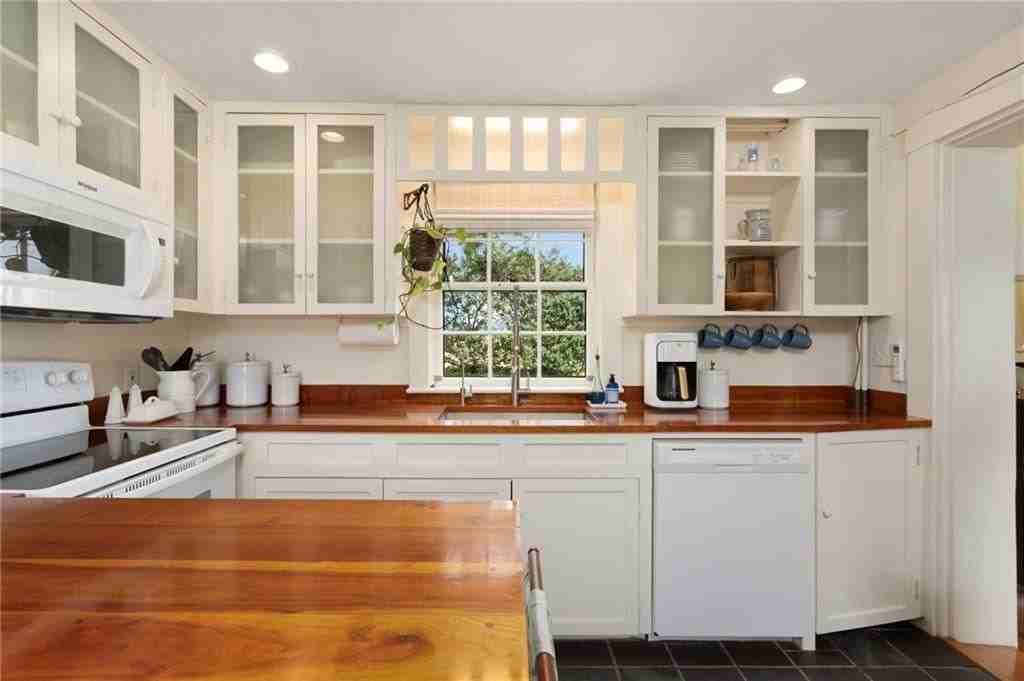 7 Old Ferry Rd - Photo 6 of 22