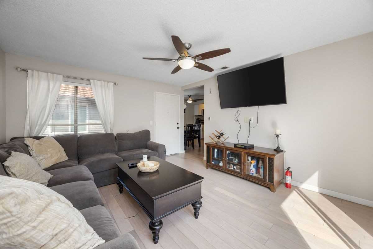 1336 Brentwood Cir ##C - Photo 5 of 16