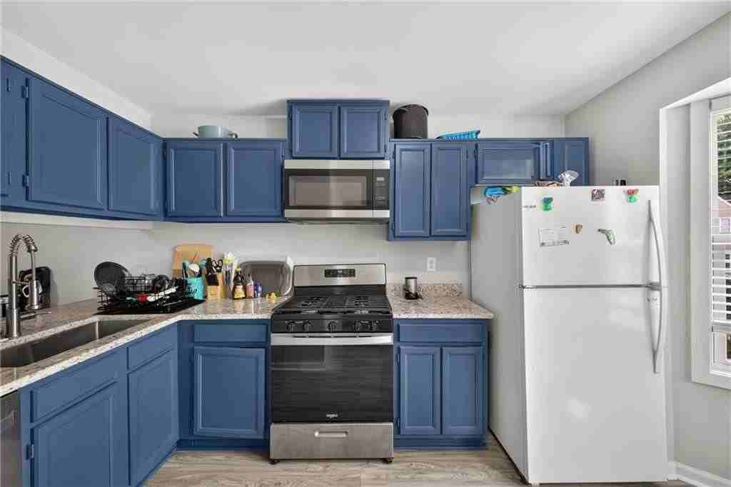 7033 Panda Ln - Photo 4 of 21
