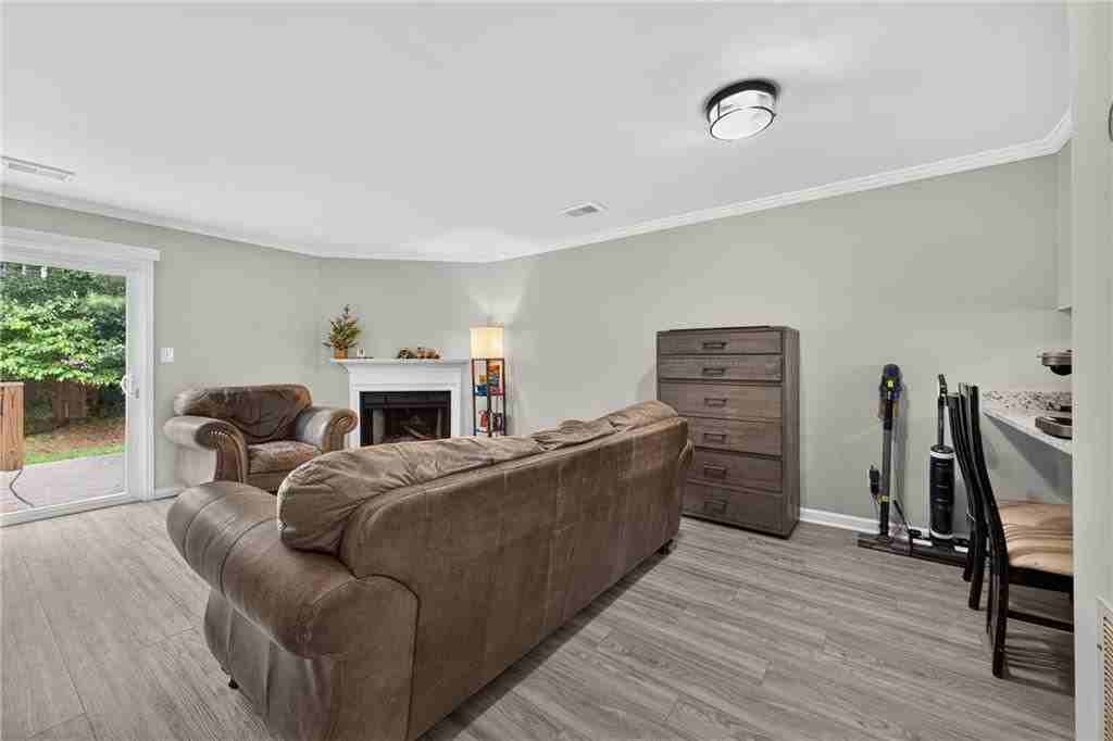 7033 Panda Ln - Photo 6 of 21