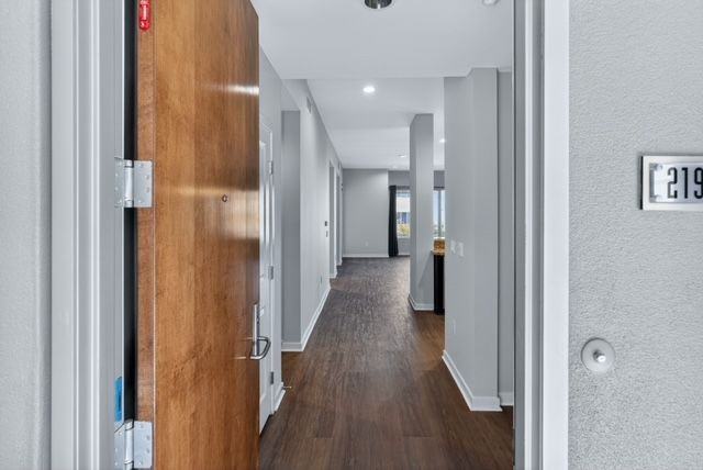 21 Gramercy ##219 - Photo 2 of 23